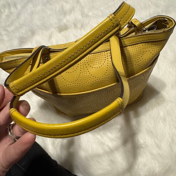 B1.COACH F21941 Yellow Perforated Leather Tote Shoulder Bag GUC - Picture 9 of 15